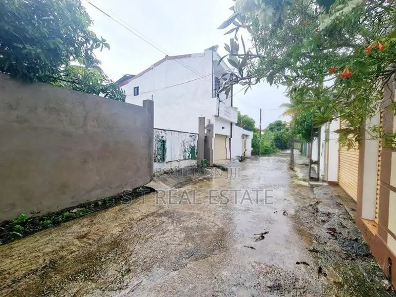 High Residential Land with House for Sale in Ethul Kotte
