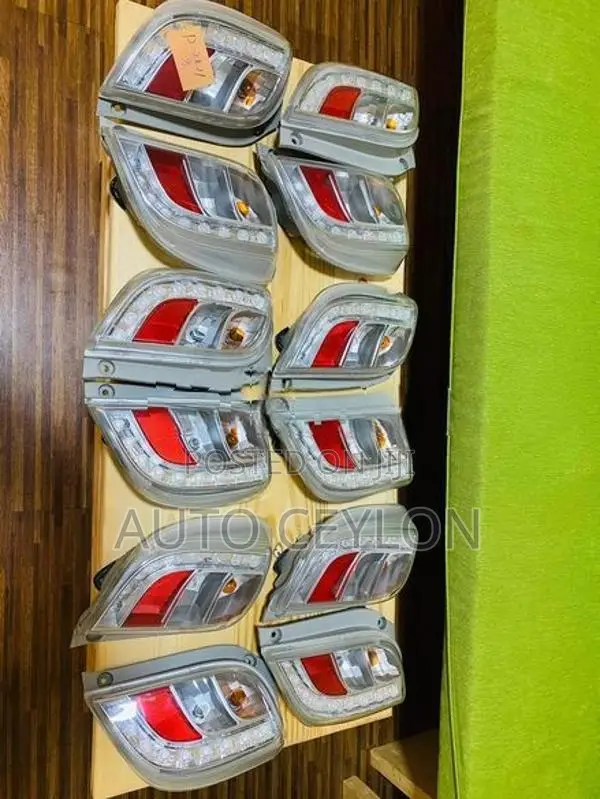 Daihatsu Mira Tail Light (Taillight) Taillamp Lamp