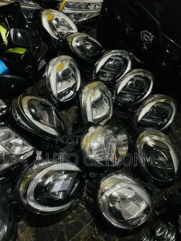 Daihatsu Cast (Toyota Pixs) Headlight (Head Light) (Headlamp) Lamp