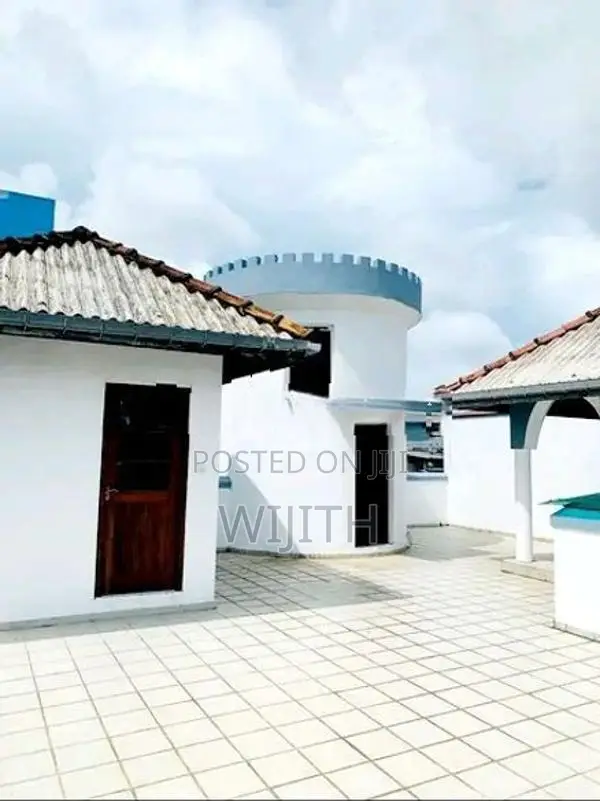 Super Three Storey House for Sale in Battharamulla