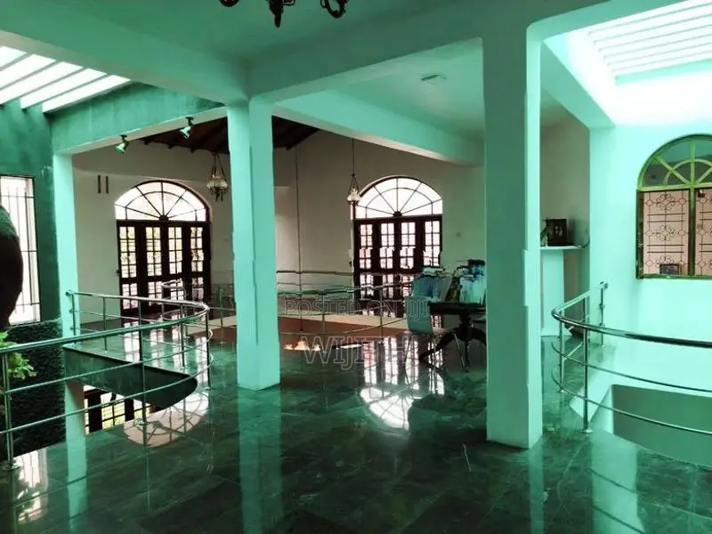 Super Three Storey House for Sale in Battharamulla