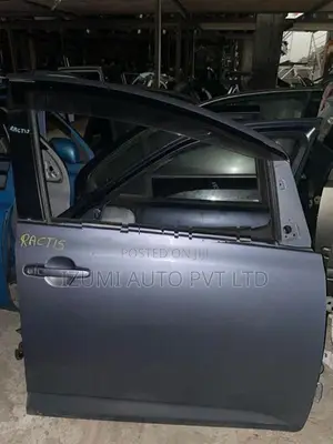 Toyota Ractis 4 Door Panel