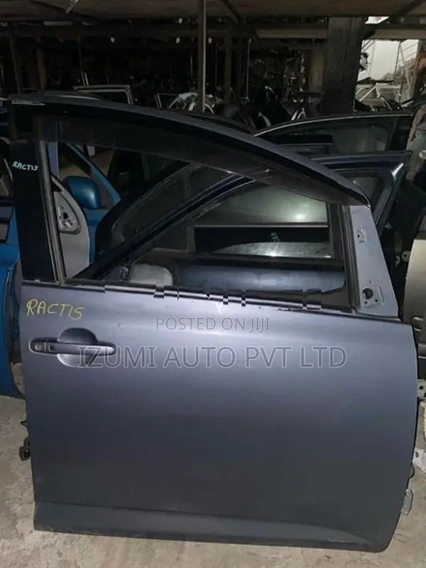 Toyota Ractis 4 Door Panel