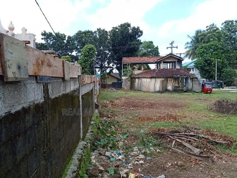 Beruwala : 44P highly commercial land for Sale front of Fish Haurber