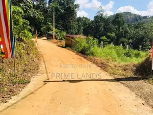 අලව්ව ප්‍රදන පාරට ලගින්ම ඉඩමක්