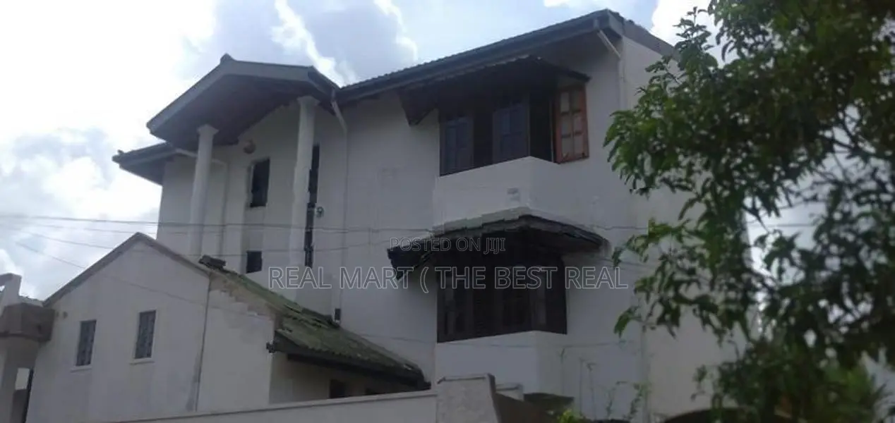 Battaramulla : 5BR (12P) House for Sale facing Robert Gunawardana Mawa