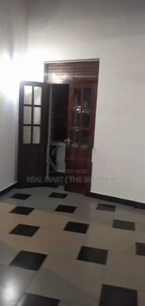Battaramulla : 5BR (12P) House for Sale facing Robert Gunawardana Mawa