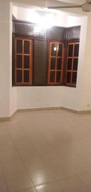Battaramulla : 5BR (12P) House for Sale facing Robert Gunawardana Mawa