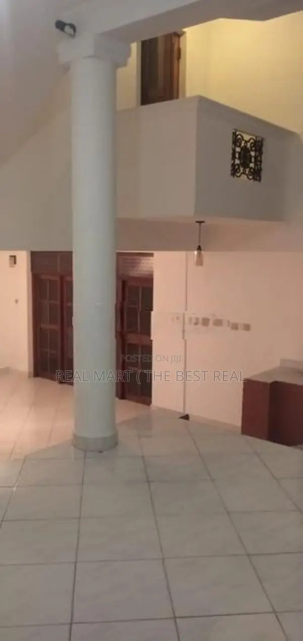 Battaramulla : 5BR (12P) House for Sale facing Robert Gunawardana Mawa