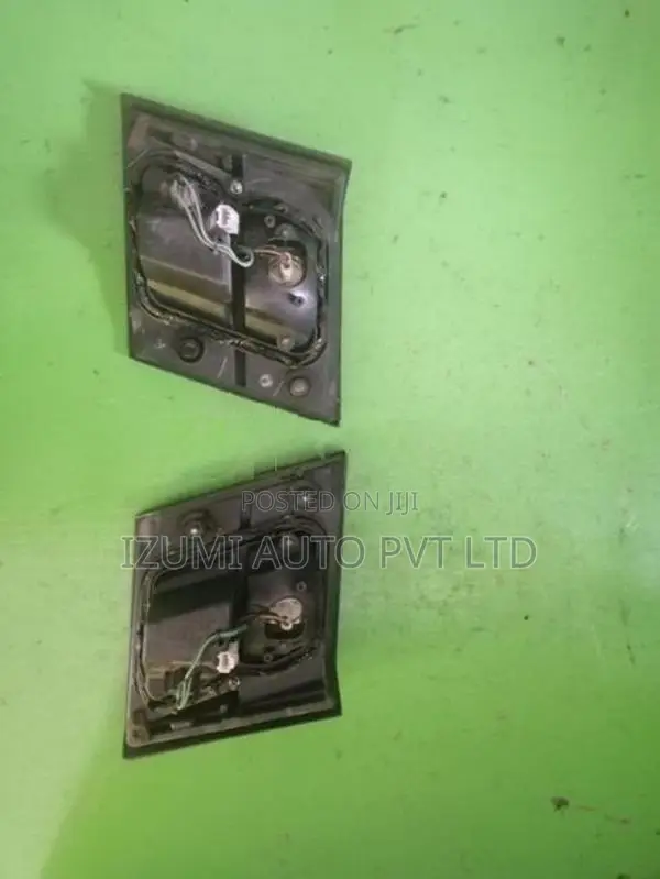 Nissan Primera Dicky Garnish set