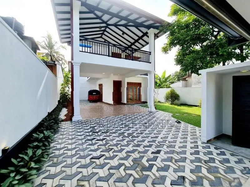 05BR Luxury 3 Story House For Sale In Piliyandala