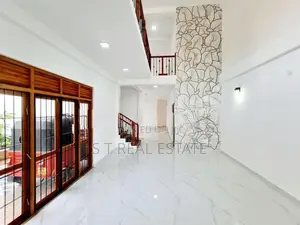 05BR Luxury 3 Story House For Sale In Piliyandala