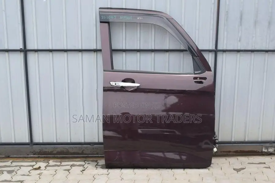 Toyota Roomy / Tank Door
