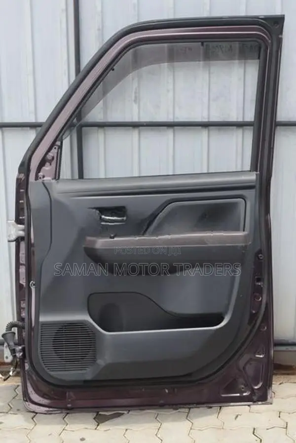 Toyota Roomy / Tank Door