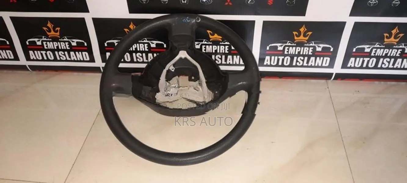 Toyota Passo KGC 10 Steerin g Wheel
