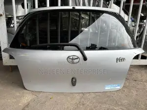 Toyota Vitz SCP10 Dicky Door