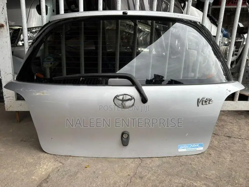 Toyota Vitz SCP10 Dicky Door