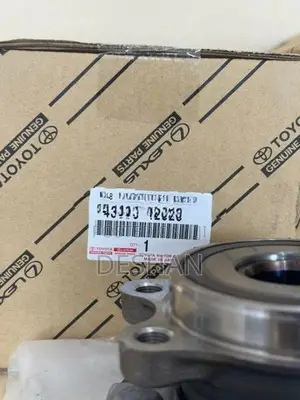 Toyota Harrier Front Wheel Hub (AVU65)