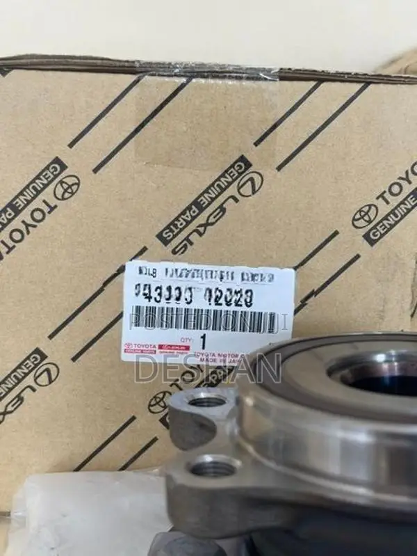 Toyota Harrier Front Wheel Hub (AVU65)