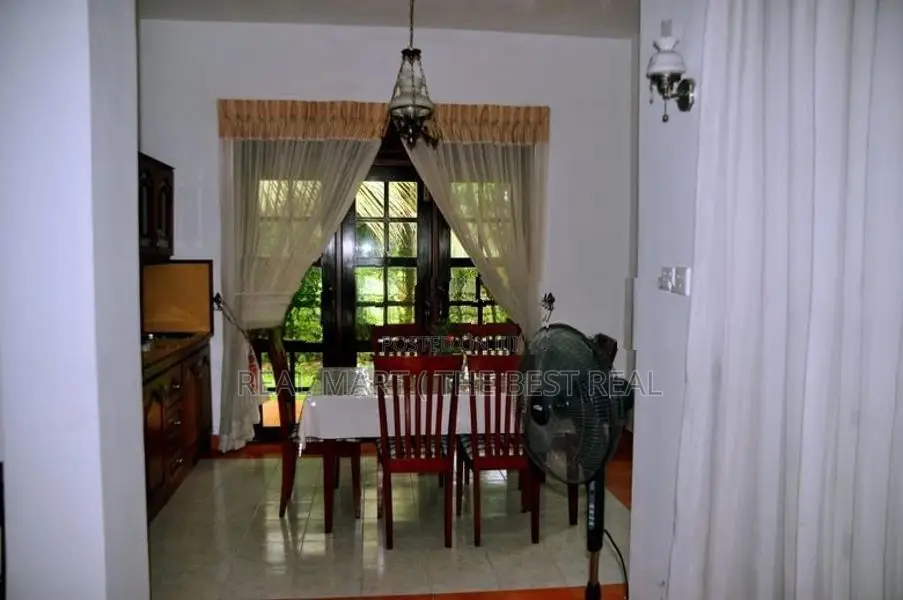 Gampaha : 5BR (27.5P) Luxury House for Sale in Asgiriya