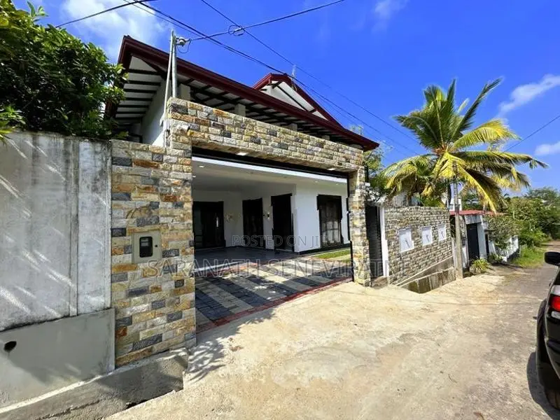 Brand-New Luxury House With NO BLIND WALLS - Piliyandala Gorakapitiya