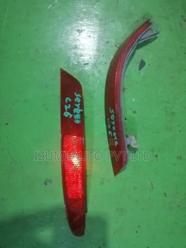 Nissan Serena C26 Bumper Reftector Set