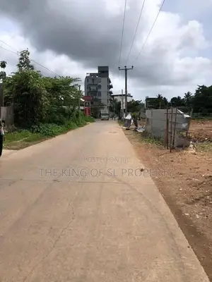 Land for sale in Thalawathugoda