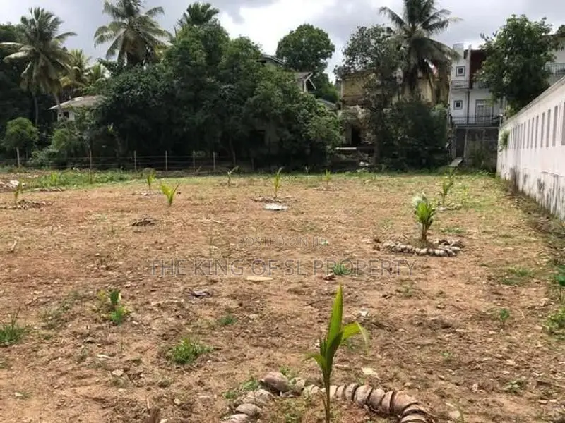 Land for sale in Thalawathugoda