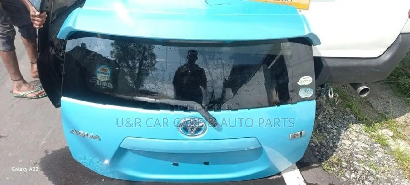 Toyota Aqua Dicky Door Complete