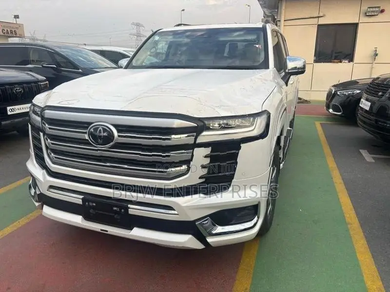 Toyota Land Cruiser Sahara LC300 2024
