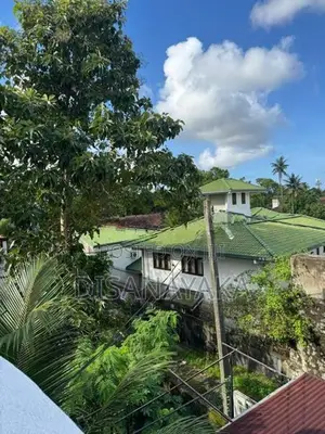 Land with Two Storey House for Sale Battaramulla Ds 1155
