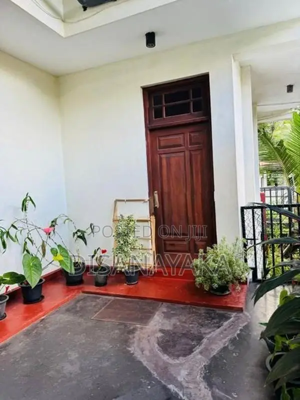 Land with Two Storey House for Sale Battaramulla Ds 1155