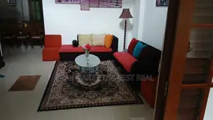Gampaha : 3BR (7P) Luxury House for Sale
