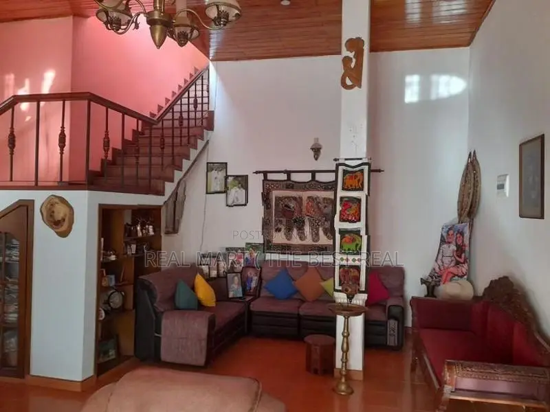 Kandy : 8BR (40.8P) Luxury House for Sale at Thannekumbura