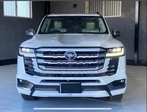 Toyota Land Cruiser Sahara LC300 VX 2024