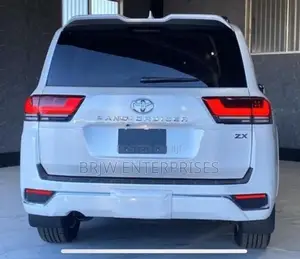 Toyota Land Cruiser Sahara LC300 VX 2024