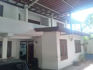 Mount Lavinia : 4BR (10P) Luxury House for Sale