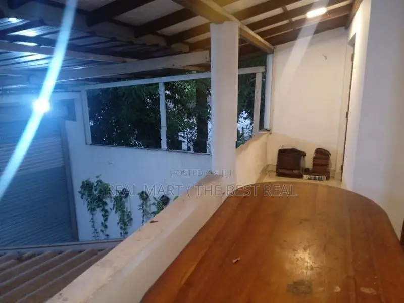 Mount Lavinia : 4BR (10P) Luxury House for Sale