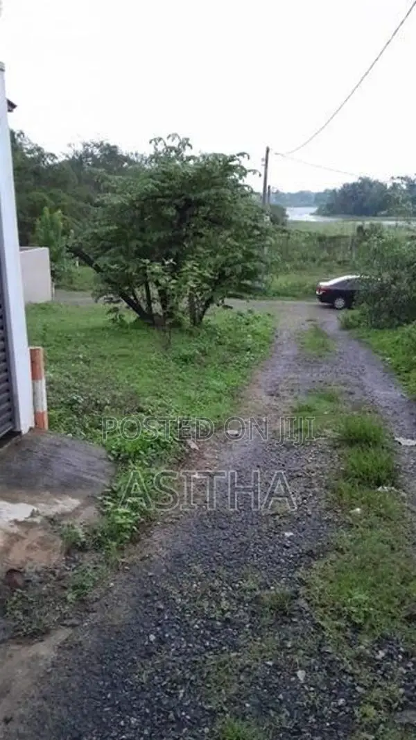 7.25 super land kaduwela highway entrance