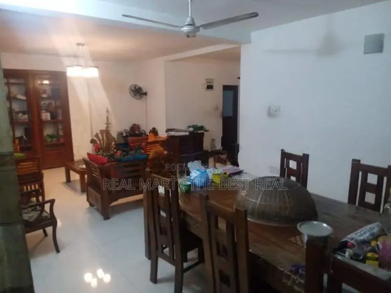 Mount Lavinia : 4BR (10P) Luxury House for Sale