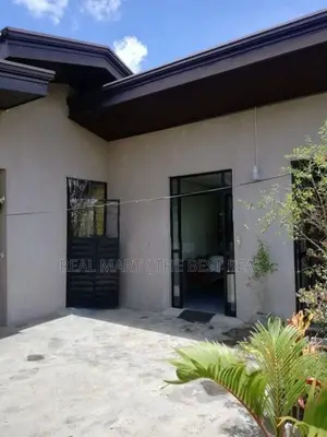 Kaduwela : 3BR (6P) Luxury House for Sale at Welivita