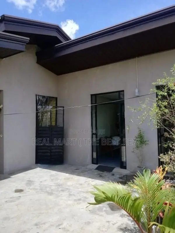 Kaduwela : 3BR (6P) Luxury House for Sale at Welivita
