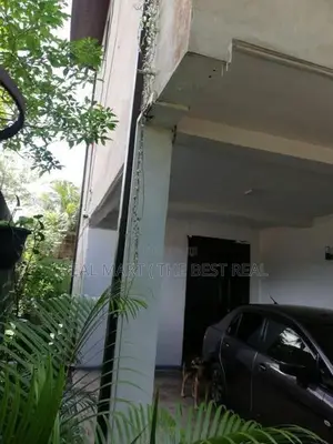 Kaduwela : 3BR (6P) Luxury House for Sale at Welivita