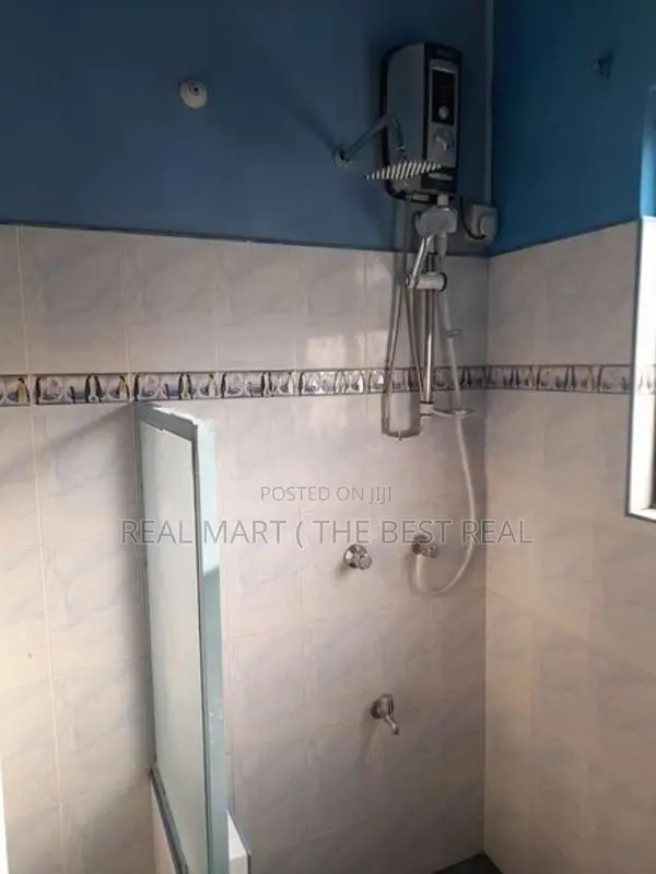 Kandy : 8BR Luxury House for Sale (40.8P)