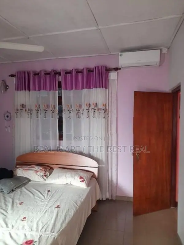 Kandy : 8BR Luxury House for Sale (40.8P)