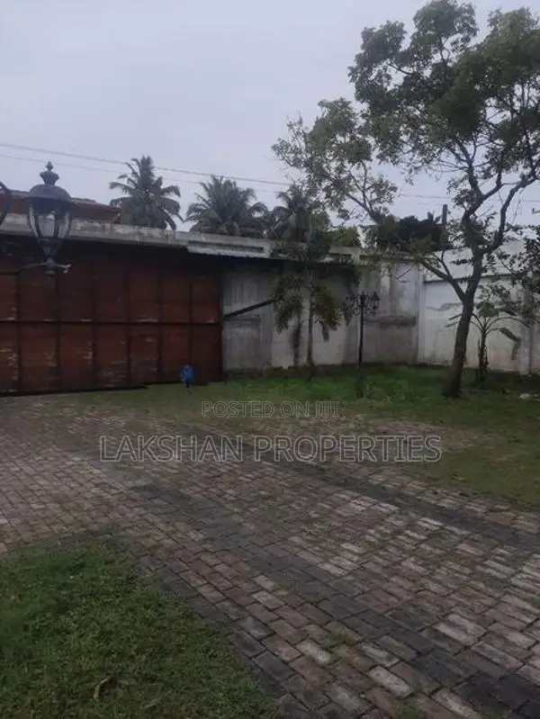 Land For Sale In Boralesgamuwa අබේරත්න මාවත (Commercial Property )