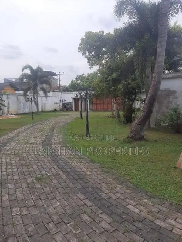 Land For Sale In Boralesgamuwa අබේරත්න මාවත (Commercial Property )