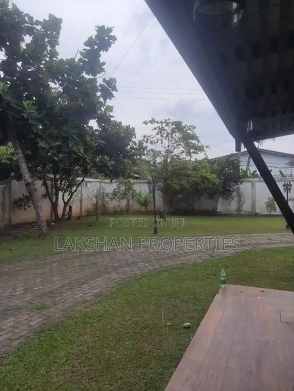 Land For Sale In Boralesgamuwa අබේරත්න මාවත (Commercial Property )