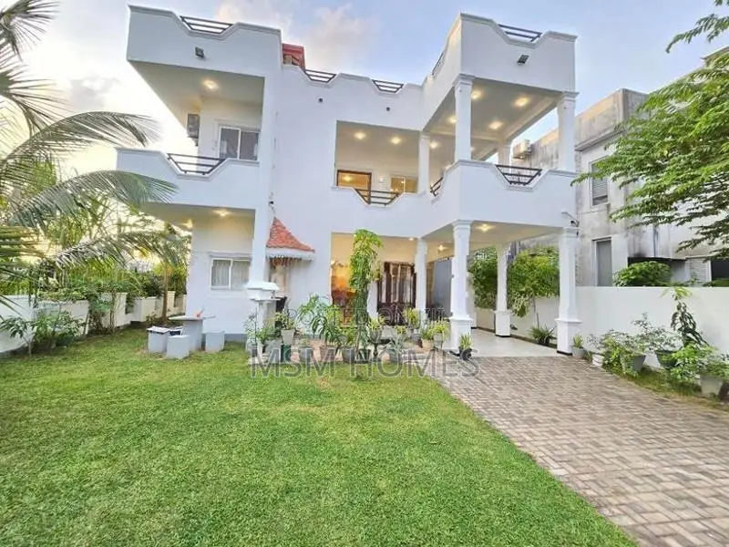 Super Luxury Modern House with 16 Perch Land For Sale in Negombo