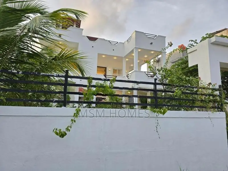 Super Luxury Modern House with 16 Perch Land For Sale in Negombo